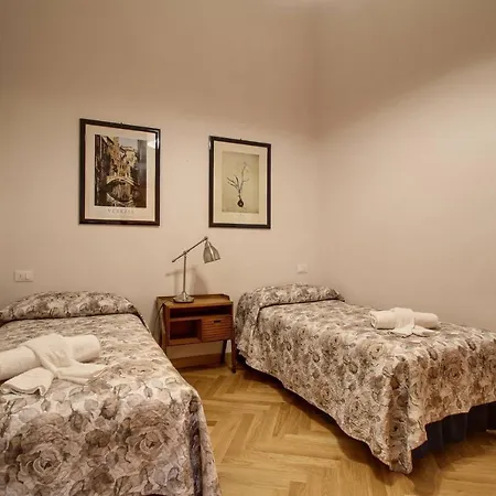 Piazza Mentana Elegant With Apartment Florence